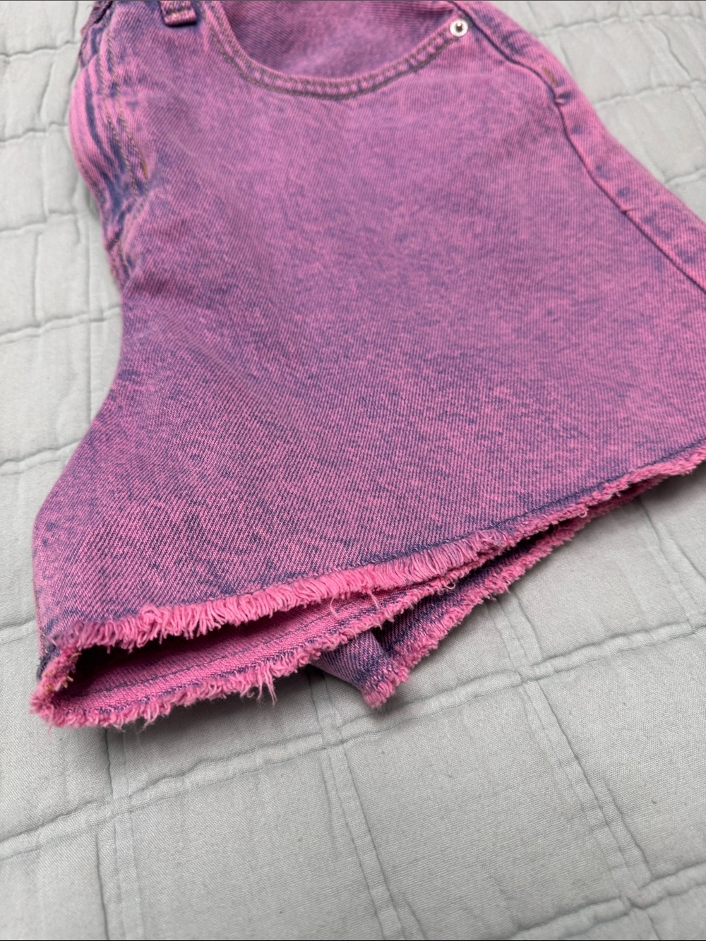 Old Navy Pink Acid-Wash Denim Mom Shorts - Picture 5 of 5